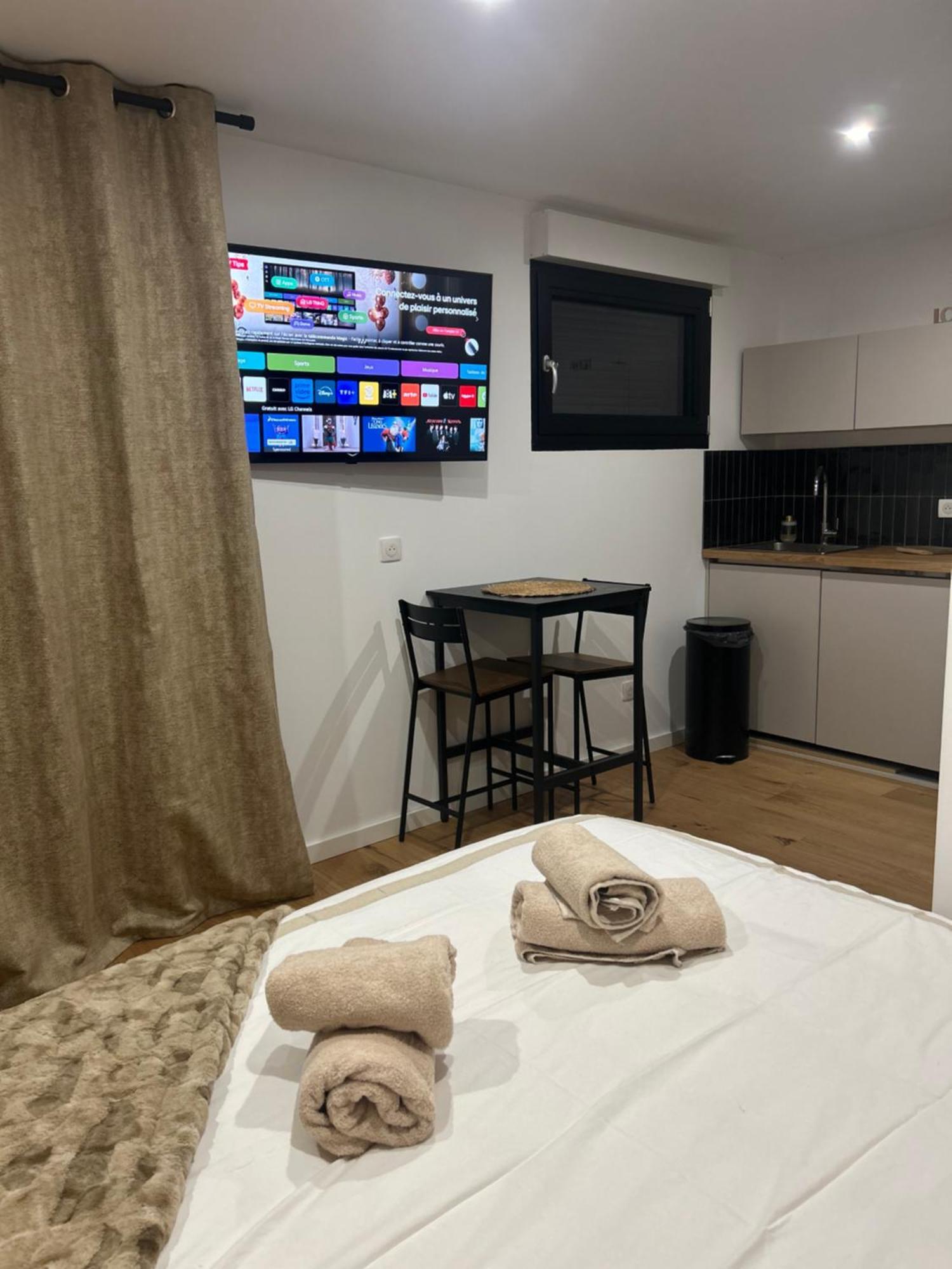 אמנוויל Studio Prestige Avec Terrasse Le Chene Dore Au Coeur Du Centre Touristique Cite Des Loisirs 200 M Du Galaxie,Face Au Snowworld Parking Gratuit Privatif מראה חיצוני תמונה
